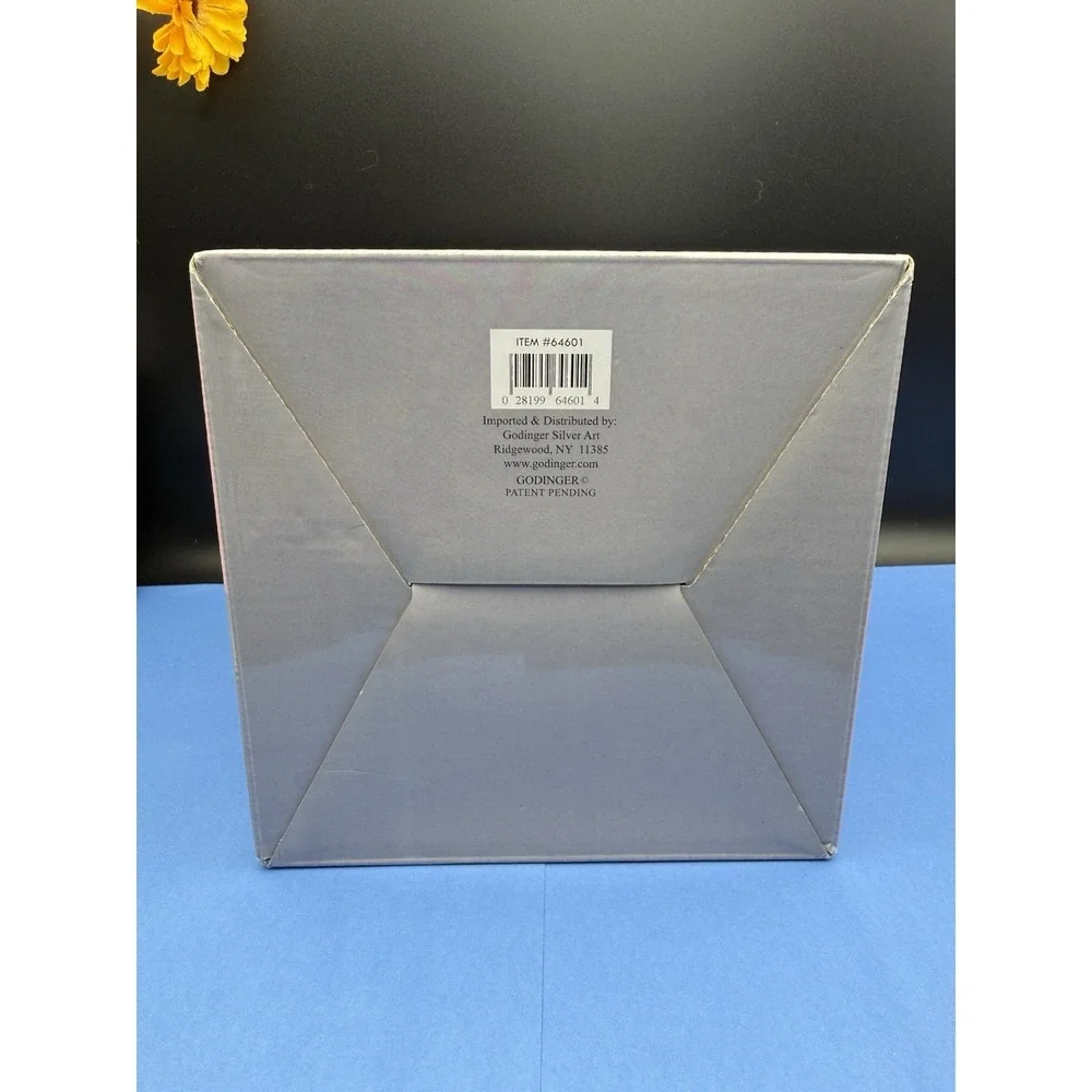 Godinger Shannon Crystal Cupcake Box by Sweet Shoppe Collection New In open Box